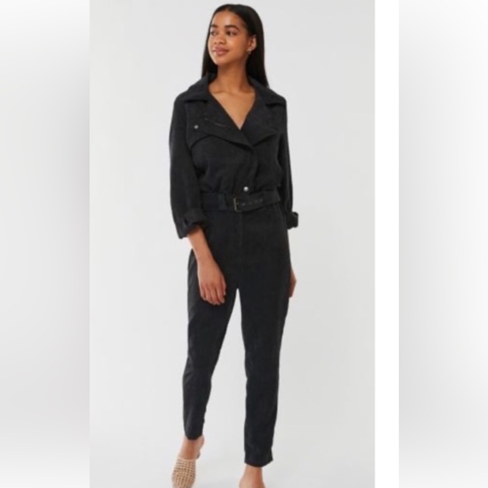 Lioness jumpsuit sz M black corduroy belted zip front With Pockets Collared NWOT